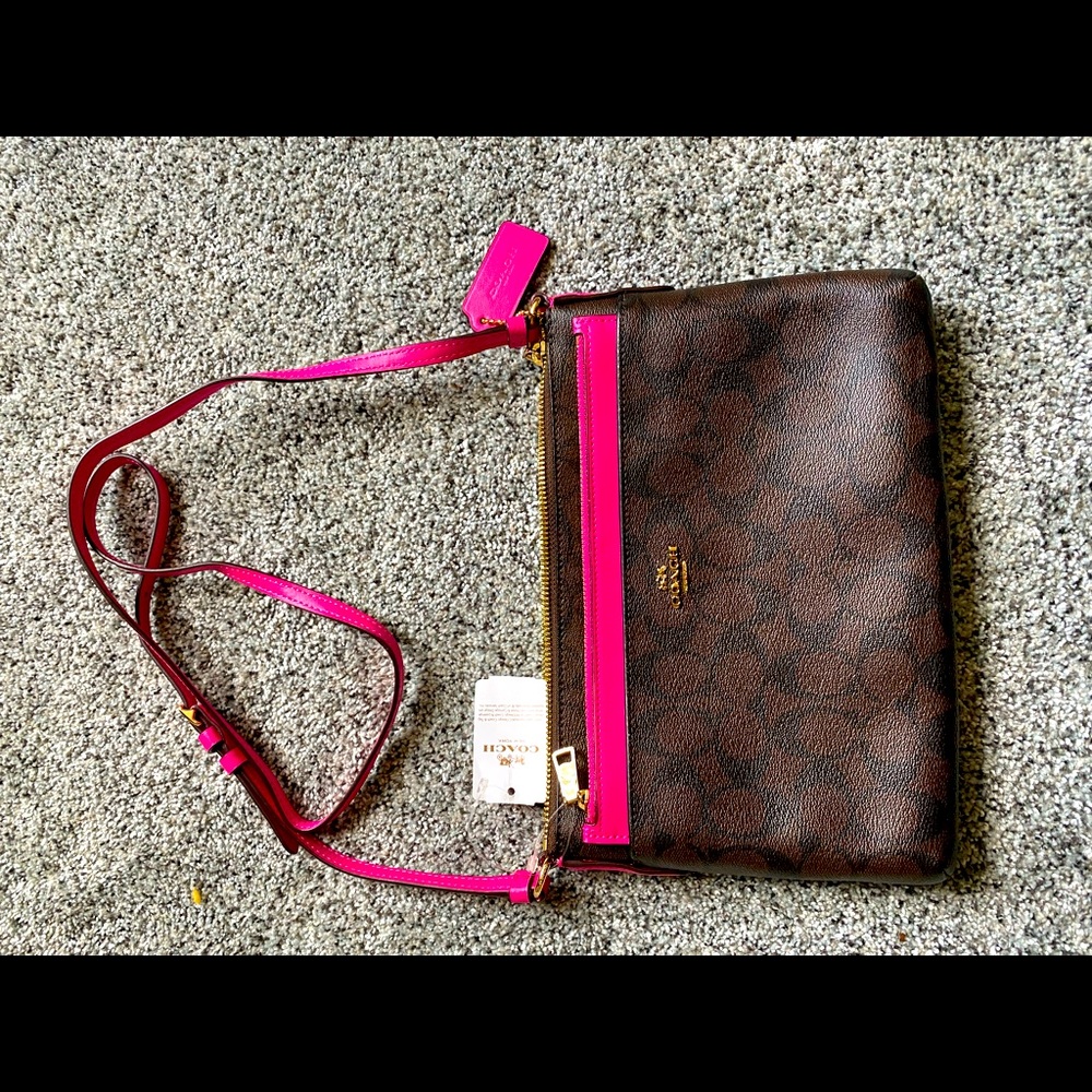 Coach purse Like NEW tags on!